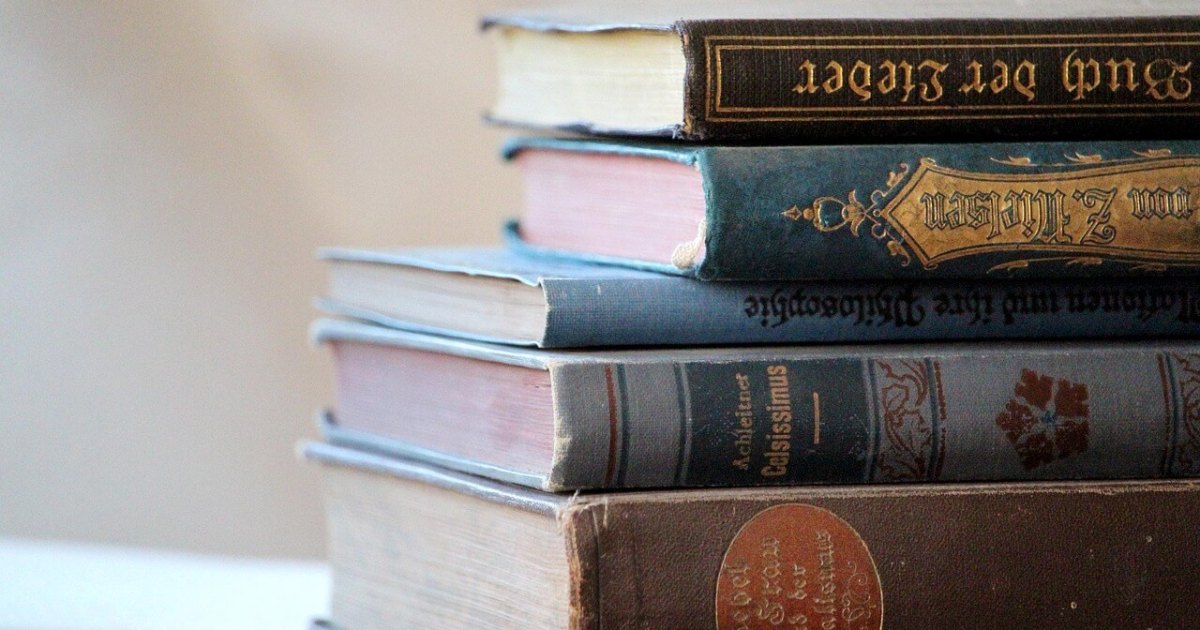 Les livres qui changent physiquement au fil du temps : quand l’objet devient vivant