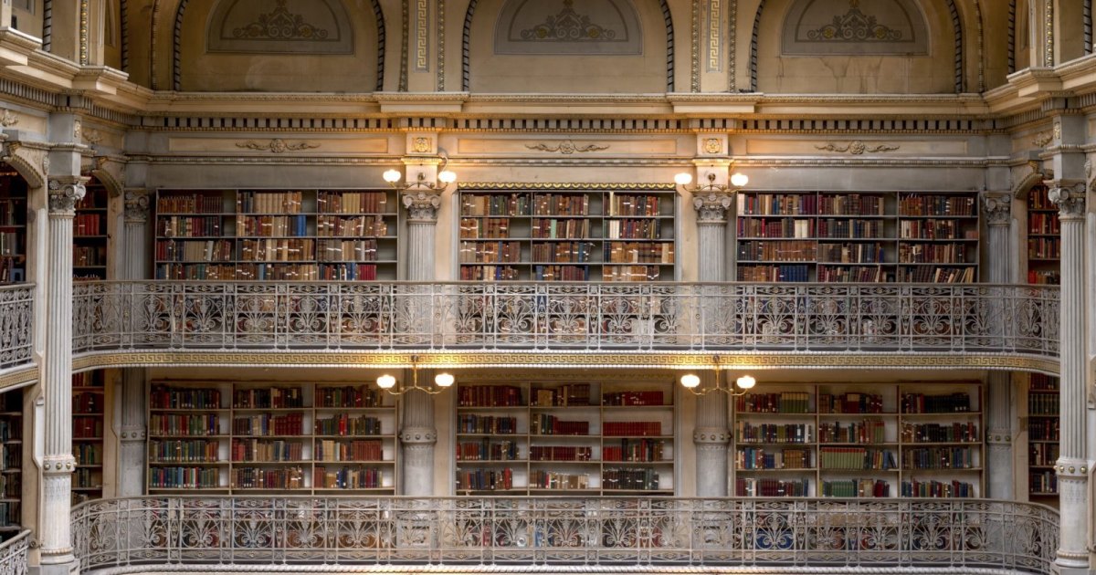 Après le référencement et la distribution, les livres se retrouvent dans des bibliothèques !