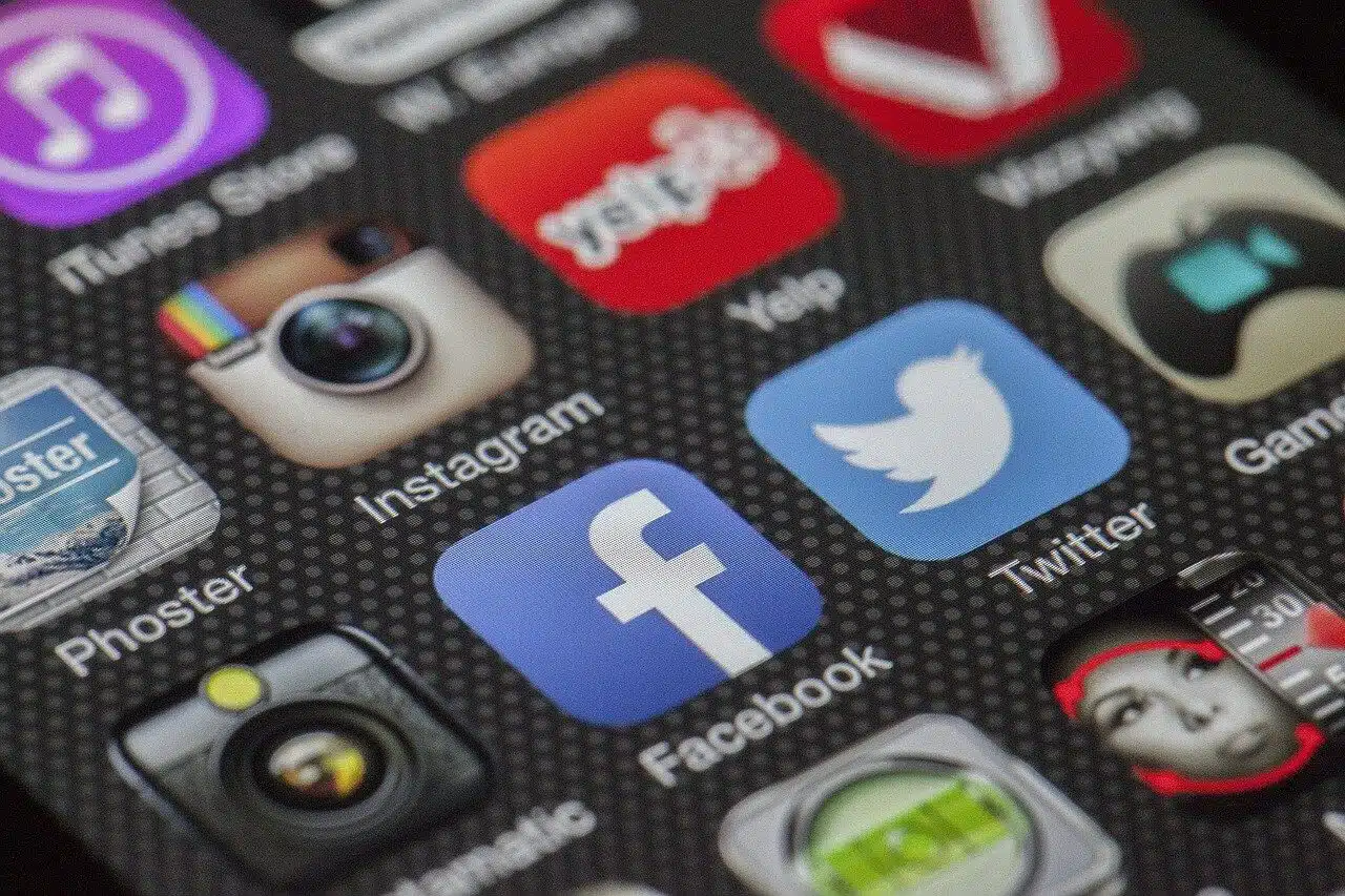 Comment promouvoir un livre grâce aux réseaux sociaux