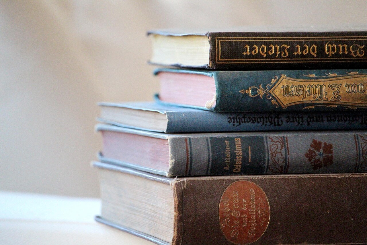 Les livres qui changent physiquement au fil du temps : quand l’objet devient vivant