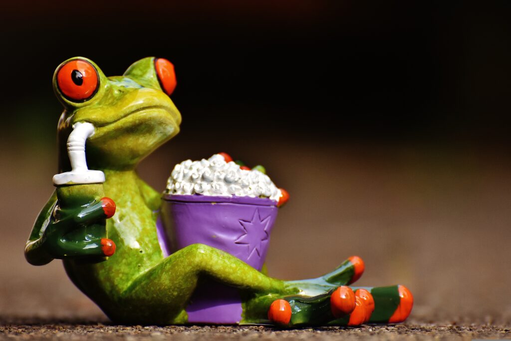 Une grenouille fascinée par l'adaptation qu'elle est venue voir !